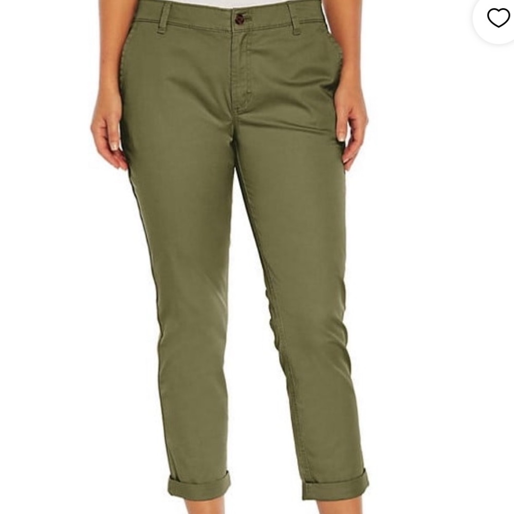 Gap Women's Relaxed Girlfriend Cuffed Twill Pant in Clover (Olive Green) Size 8